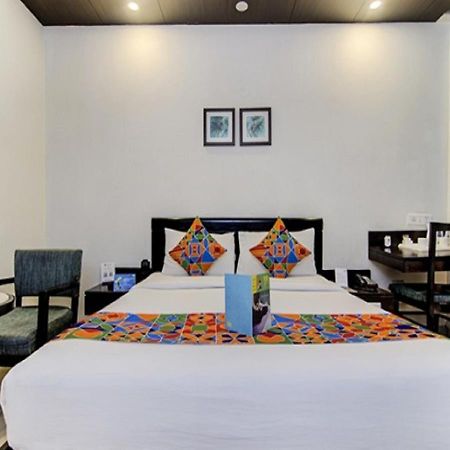 Hotel Rockland Panchsheel Enclave Új-Delhi Kültér fotó