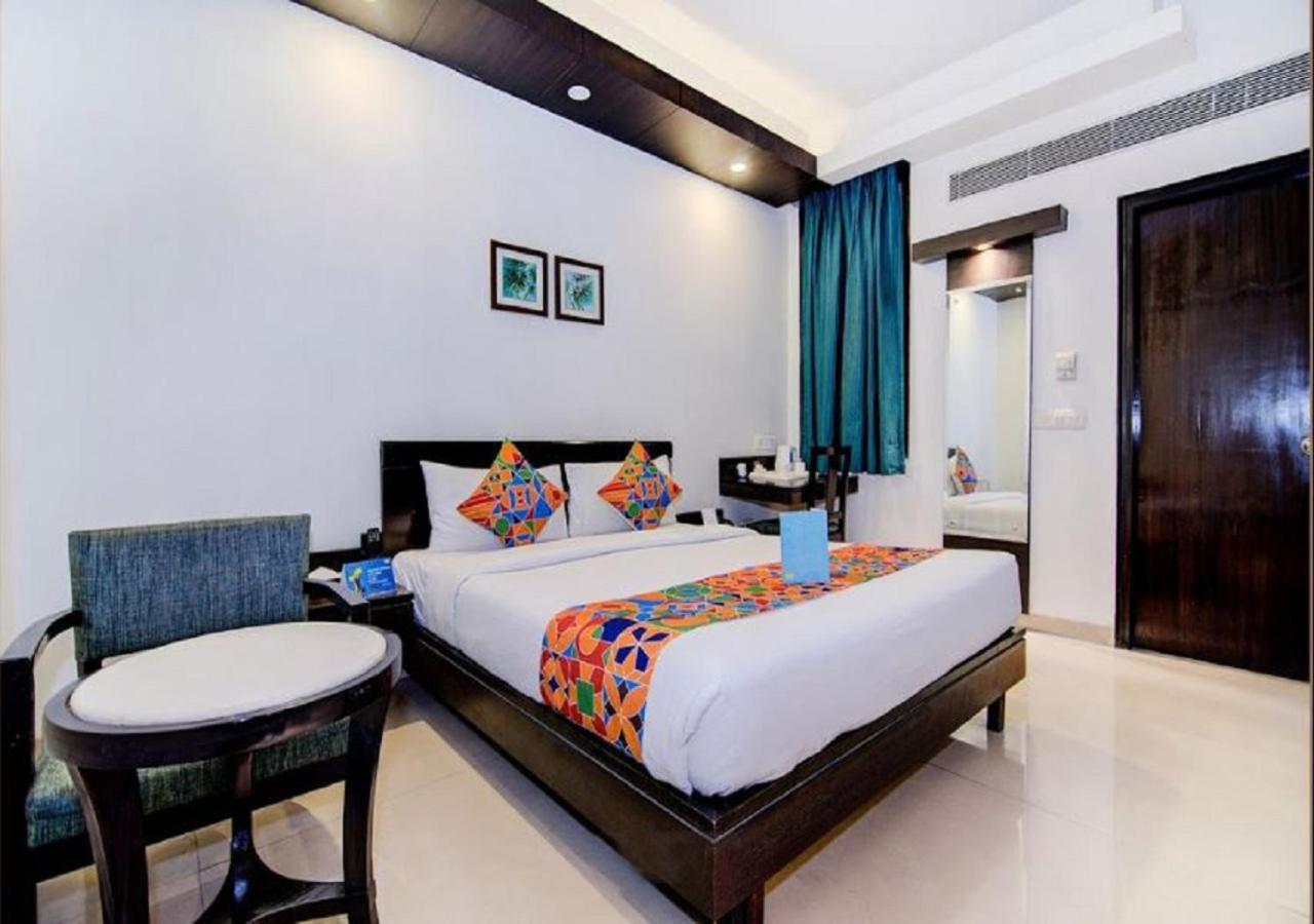 Hotel Rockland Panchsheel Enclave Új-Delhi Kültér fotó