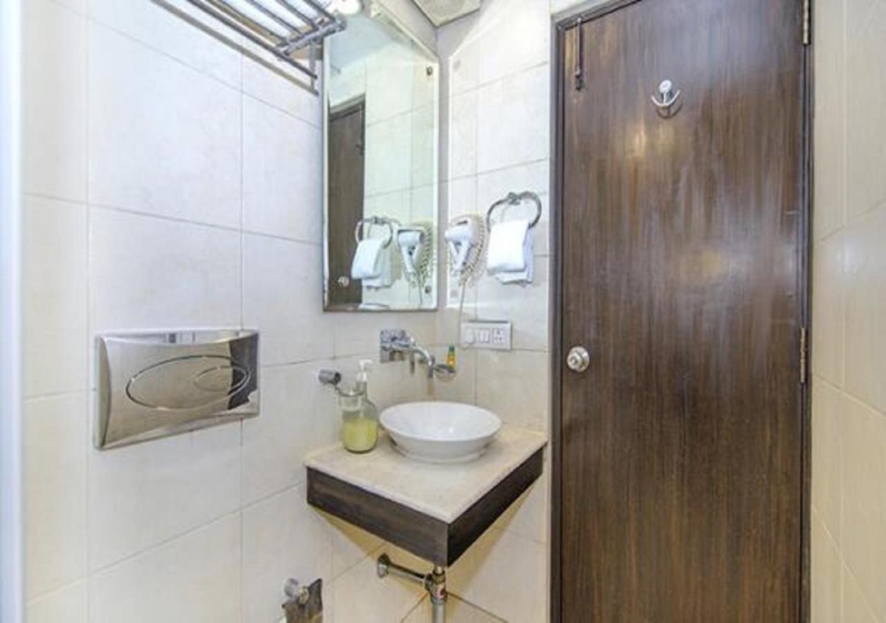 Hotel Rockland Panchsheel Enclave Új-Delhi Kültér fotó