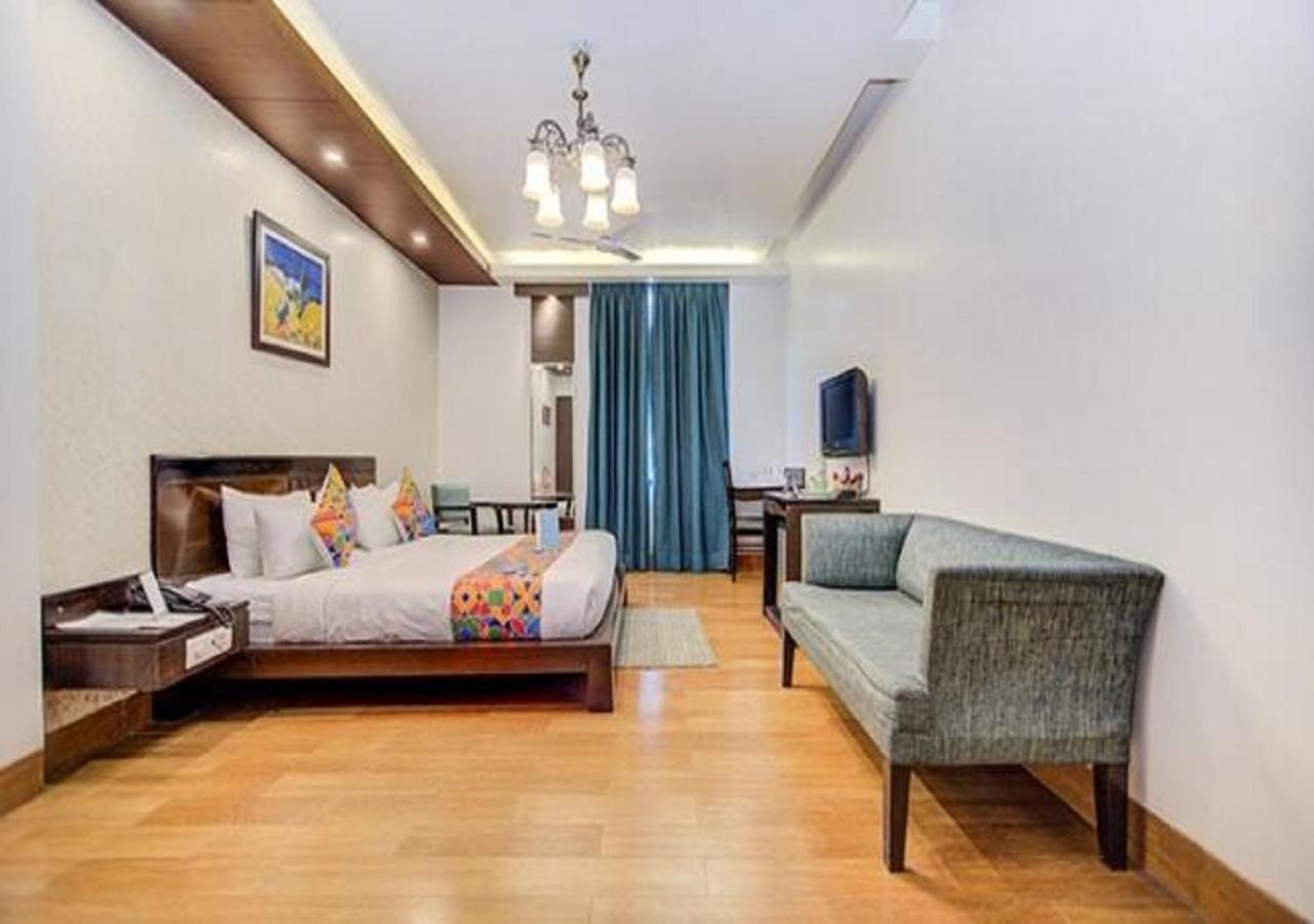 Hotel Rockland Panchsheel Enclave Új-Delhi Kültér fotó