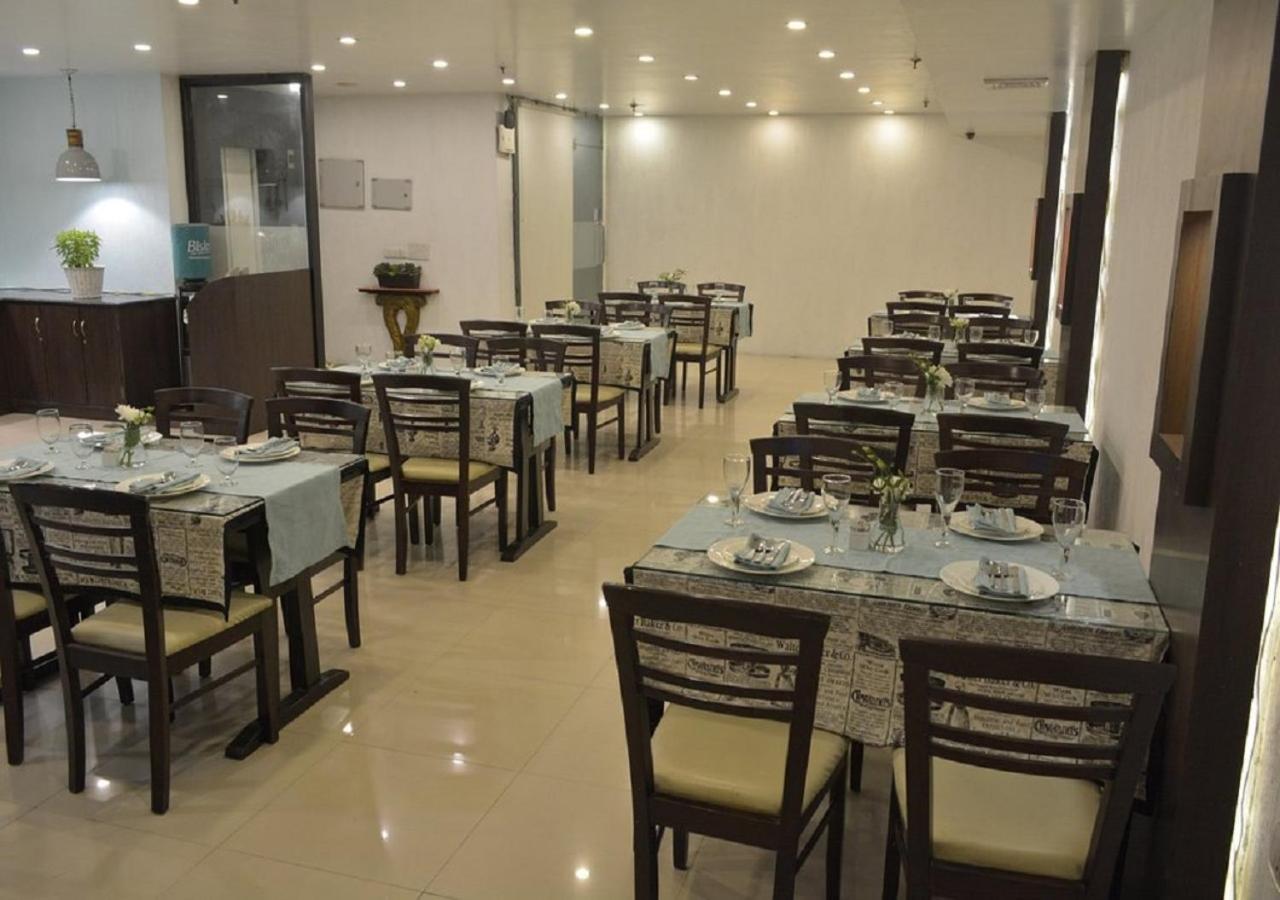 Hotel Rockland Panchsheel Enclave Új-Delhi Kültér fotó
