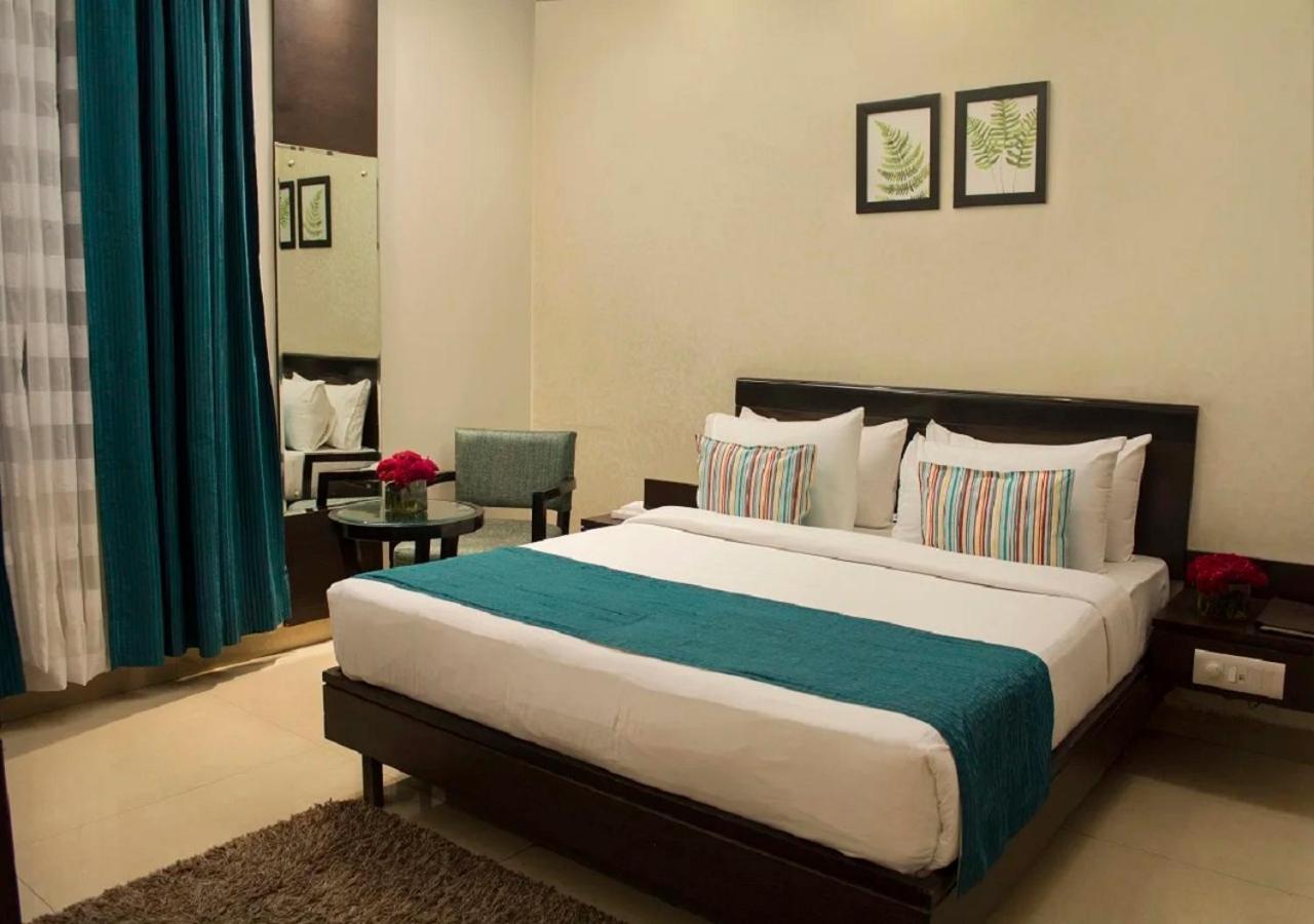 Hotel Rockland Panchsheel Enclave Új-Delhi Kültér fotó