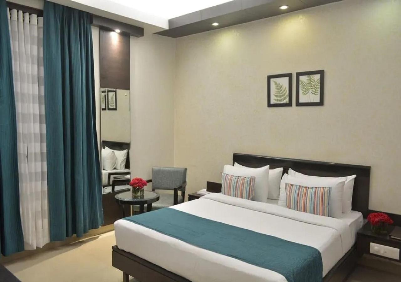 Hotel Rockland Panchsheel Enclave Új-Delhi Kültér fotó